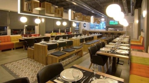 Karantini pozan kafe sahibi tutuldu