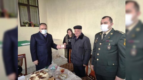 İcra başçısı şəhid mayorun ailəsini ziyarət edib