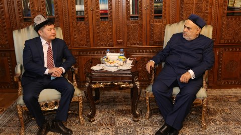 Şeyx Qırğızıstanın Azərbaycndakı səfiri ilə görüşüb
