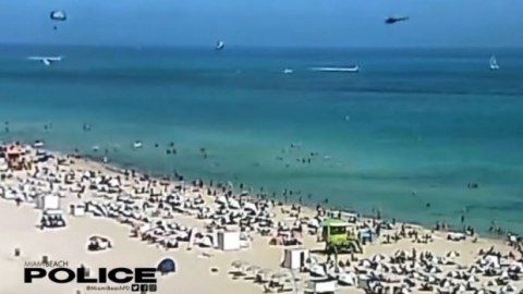 Polis helikopteri suya düşdü: ölən var