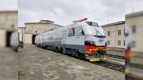 Fransa şirkəti Azərbaycana növbəti yük lokomotivini göndərdi