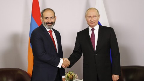 Putin Paşinyanı Rusiyaya çağırdı - Qarabağ müzakirəsi