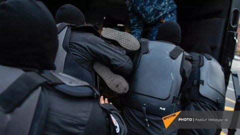 Azərbaycanlı deputatlara etiraz edən ermənilər SAXLANILDI