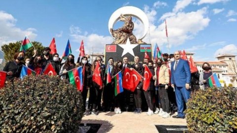 Türkiyədəki səfirimiz Xocalı abidəsini ziyarət edib - FOTO