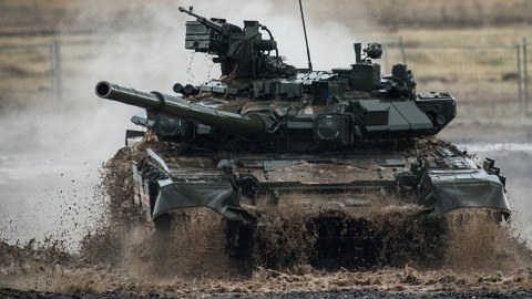 Şiddətli döyüşlər gedir: Rusiya tankları yanır