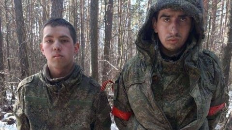 Rus əsgərləri Ukrayna ordusuna əsir düşdülər - FOTO