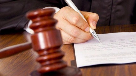 Prokuror “Royal Bank”ın direktoruna və atasına 23 il cəza istədi