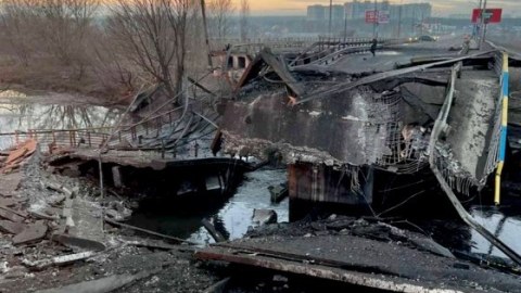 Rusları dayandırmaq üçün körpüləri partlatdılar