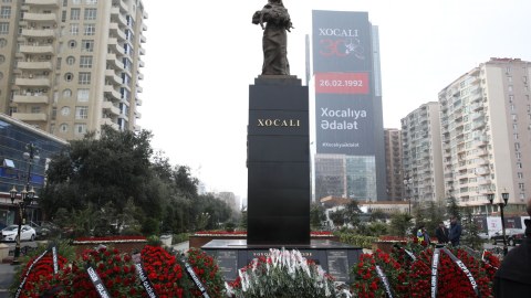 AHİK-in rəhbərliyi “Ana harayı” abidəsini ziyarət edib