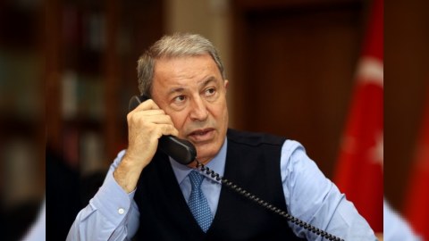 Hulusi Akar ukraynalı həmkarı ilə danışdı