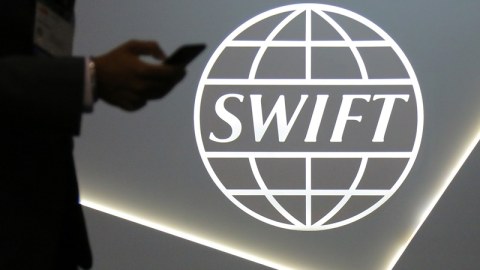 Almaniya da Rusiyanı SWIFT-dən ayırmağa razılaşdı 