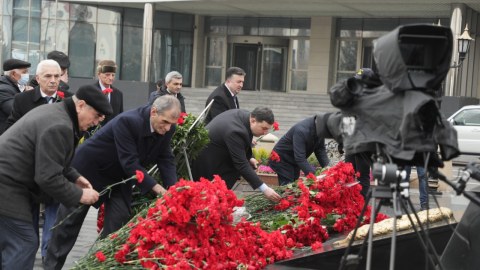 Ağsaqqallar “Ana harayı” abidəsini ziyarət etdilər - FOTO