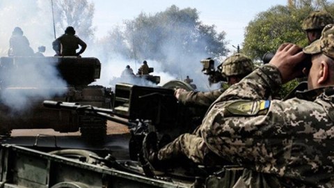 Sakinlər rus tanklarını dayandırdı