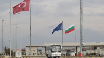 İlk təxliyə avtobusları Türkiyəyə çatdı