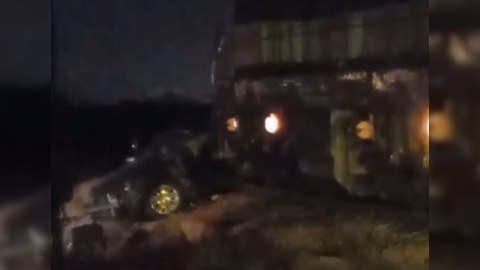 Bakıda teplovozla avtomobil toqquşdu - Ölən var