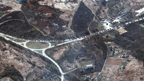 Rusiyanın 64 kilometrlik hərbi kalonu Kiyevə yaxınlaşır - FOTO