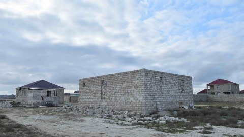 Su kəmərinin mühafizə zonasında ev tikintisinin qarşısı alındı