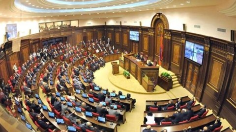 Ermənistanda səsvermə başladı - Ölkəyə yeni prezident seçirlər