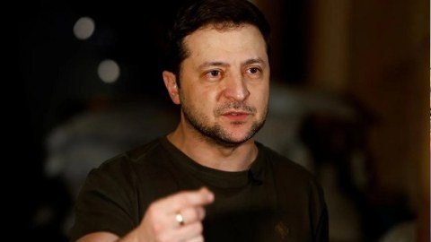 Zelenski əcnəbi könüllülərin Ukraynaya yola düşdüyünü xəbər verdi