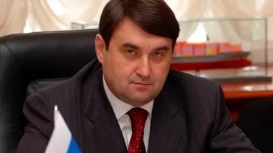 Putinin köməkçisinin səlahiyyəti dayandırıldı