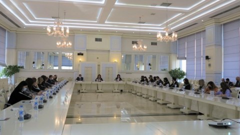 Parlamentdə ailə qanunvericiliyinə həsr olunmuş dinləmə