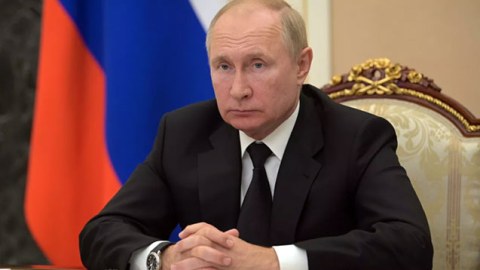 Putin ölən hərbçilərin ailələrinə 5 milyon verilməsini tapşırdı