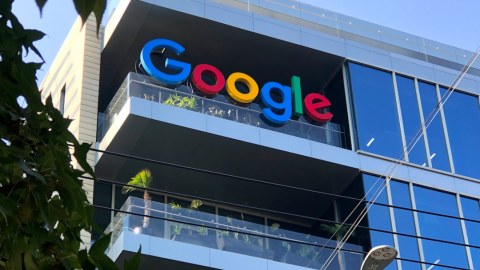“Google” Rusiyada bütün reklamları dayandırdı