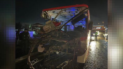 Bakıda avtobus qəzası - Xəsarət alanlar var