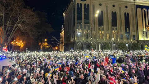 Avropada 200 min insan Ukrayna üçün küçələrə axışdı - FOTOLAR