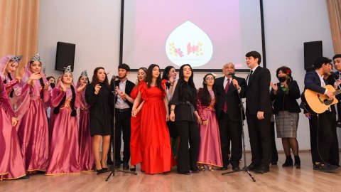 Rektor universitetin xanım əməkdaşlarını təbrik etdi