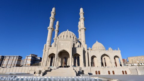 Məscidlərlə bağlı qadağalar götürüldü