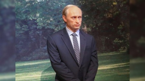 Putinin heykəli götürüldü