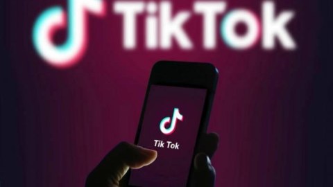 “TikTok”​ Rusiyada fəaliyyətini DAYANDIRDI