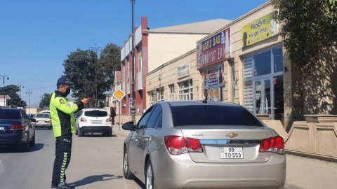 Parklanma qaydalarını pozan sürücülər cərimələndi