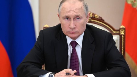 Putin rus qadınlarını əmin etdi: bu şəxslər müharibəyə aparılmayacaq 