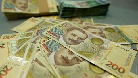 Gürcüstan larisi kəskin ucuzlaşdı