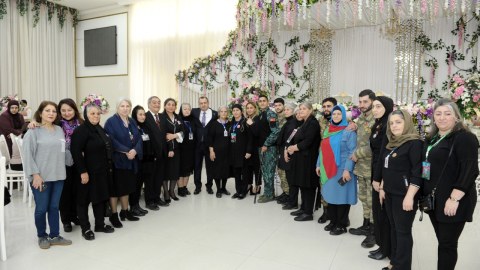 Vitse-spiker şəhid analarını təbrik etdi - FOTOLAR