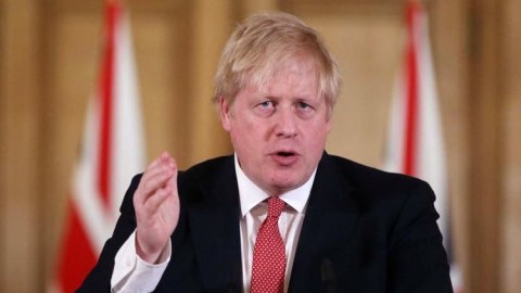 Britaniya da Rusiyadan neft idxalını dayandırır