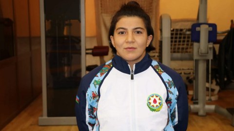 Qadın güləşçimiz finala yüksəldi