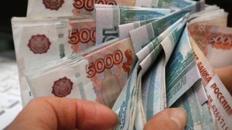 Rubl dollar qarşısında BATIR 