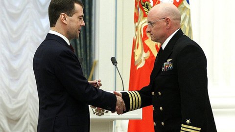 Medvedevin verdiyi medalı geri göndərdi - FOTO
