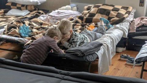 1 milyondan çox uşaq Ukraynadan qaçqın düşüb 