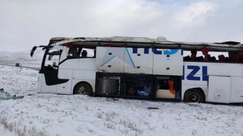 Türkiyədə avtobus aşdı - 40 nəfər yaralandı