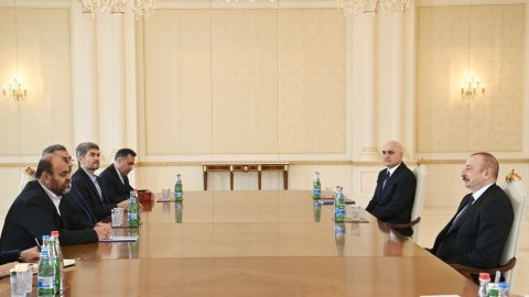 İlham Əliyev iranlı naziri qəbul etdi