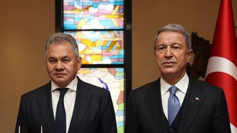 Şoyqu və Hulusi Akar Ukraynanı müzakirə etdi