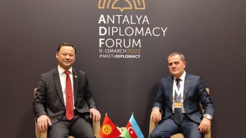 Ceyhun Bayramov qırğızıstanlı həmkarı ilə görüşüb