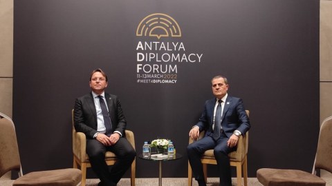 Ceyhun Bayramov Aİ komissarı ilə müzakirələr apardı