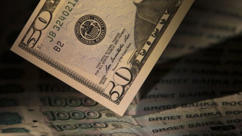 ABŞ Rusiyaya dollar satışını qadağan etdi