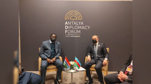 Ceyhun Bayramov qambiyalı həmkarı ilə görüşüb