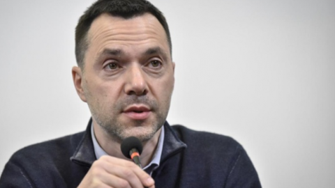 “Rusiya Qarabağdakı sülhməramlılarını Ukraynaya gətirib” - Arestoviç 